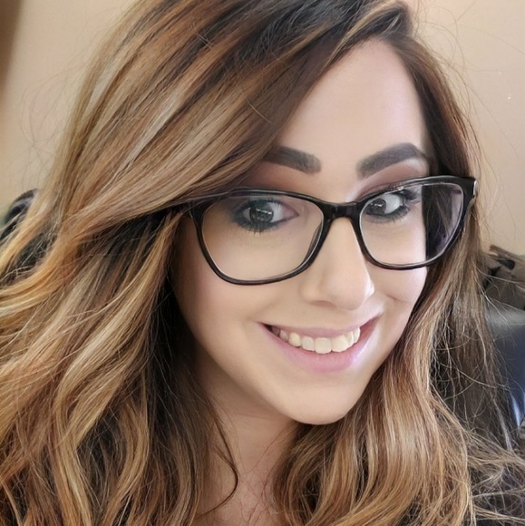 Meet your Posher, Kimberly - Picture 1 of 1